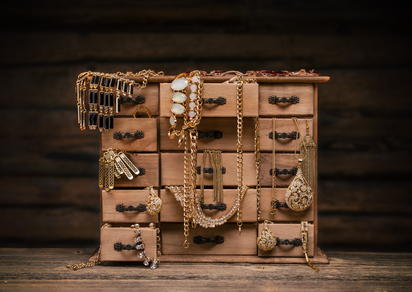Jak właściwie przechowywać biżuterię?